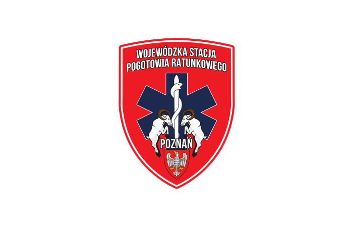 Godło w kształcie czerwonej tarczy z niebieską gwiazdą życia, białym wężem i laską, dwoma białymi koziołkami oraz napisem WOJEWÓDZKA STACJA POGOTOWIA RATUNKOWEGO POZNAŃ powyżej. U dołu znajduje się mały herb z orłem.